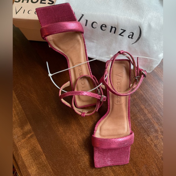 Vicenza NWT Sz 37EU Brazilian designer leather strappy metallic heels; top rated - Picture 2 of 16